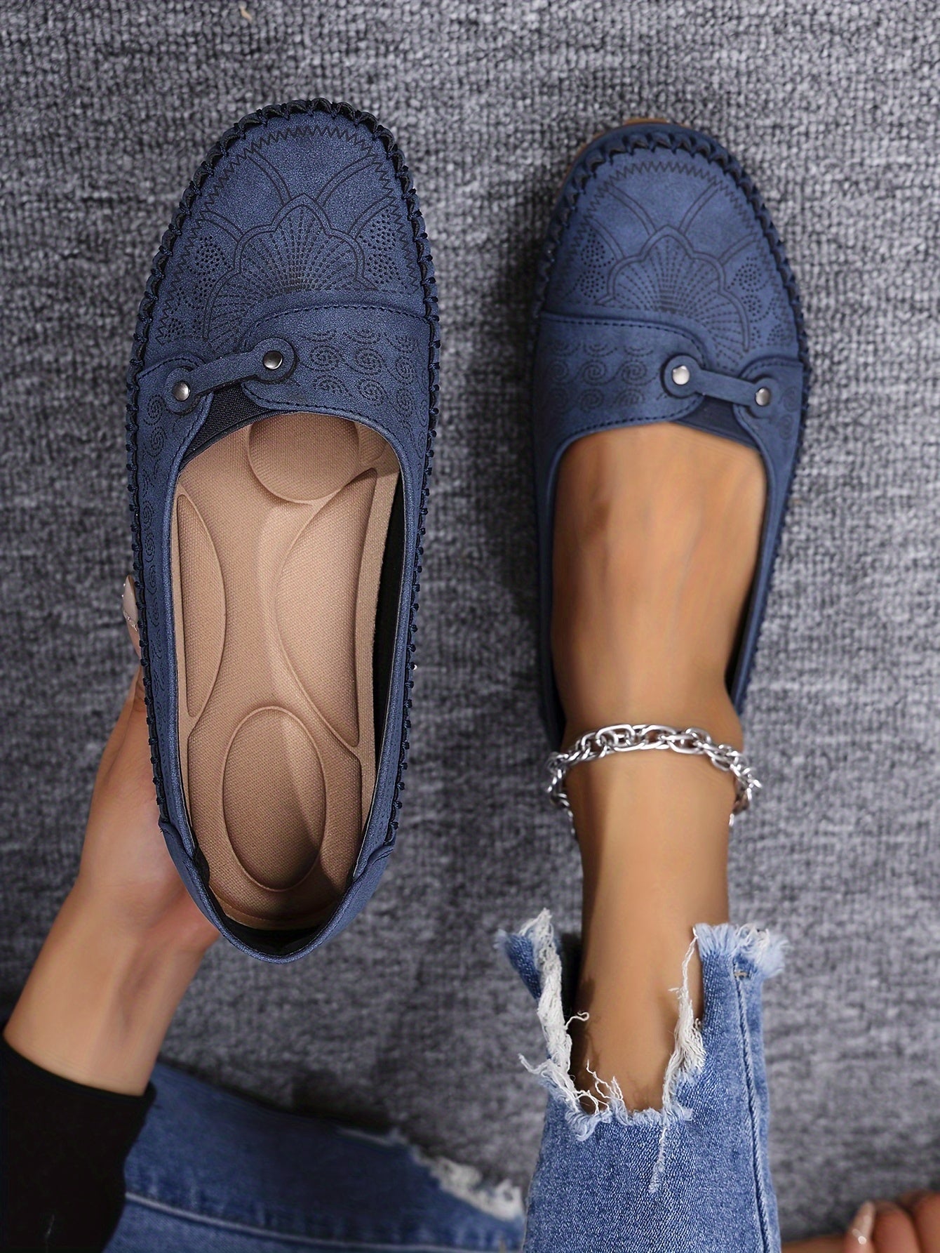 Large Size Trendy Retro Lightweight Metal Buckle Decorative Comfortable Soft Versatile Women's Flat Slip-On Shoes