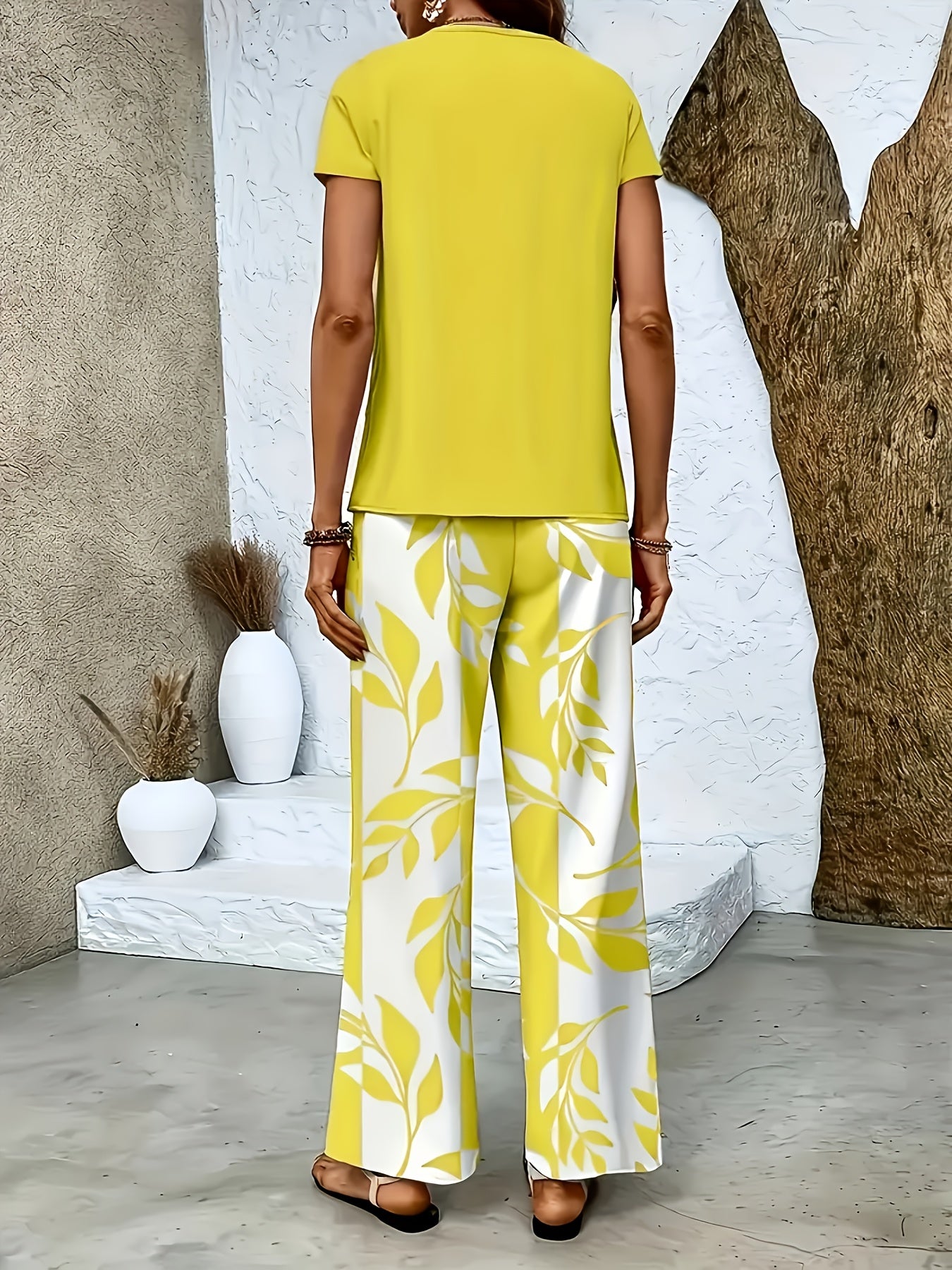 Women's Elegant 2-Piece Set: Crew Neck Top & Printed Pants