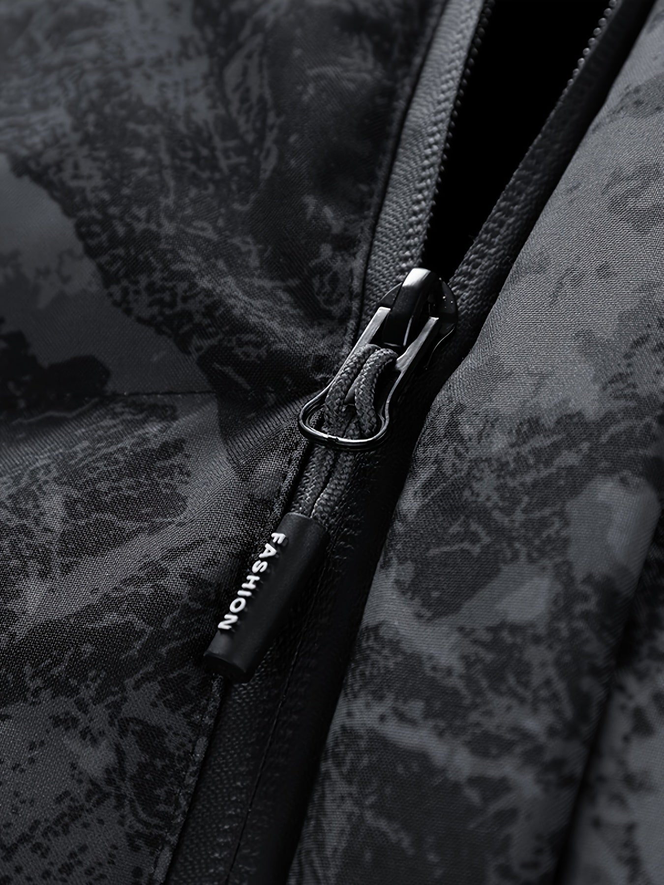 Men's Heavy-Duty Winter Thermal Hooded Jacket - Full-Zip Windproof Coat with Detachable Hood, Full-Zip Front Closure, Zipper Pockets - Machine Washable Cold Weather Jacket for Skiing, Snowboarding, Outdoor Activities - Camouf