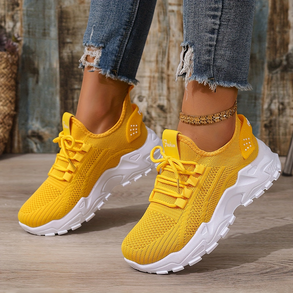 Women's Lightweight Lace-Up Fly-Woven Sneakers for Outdoor Running