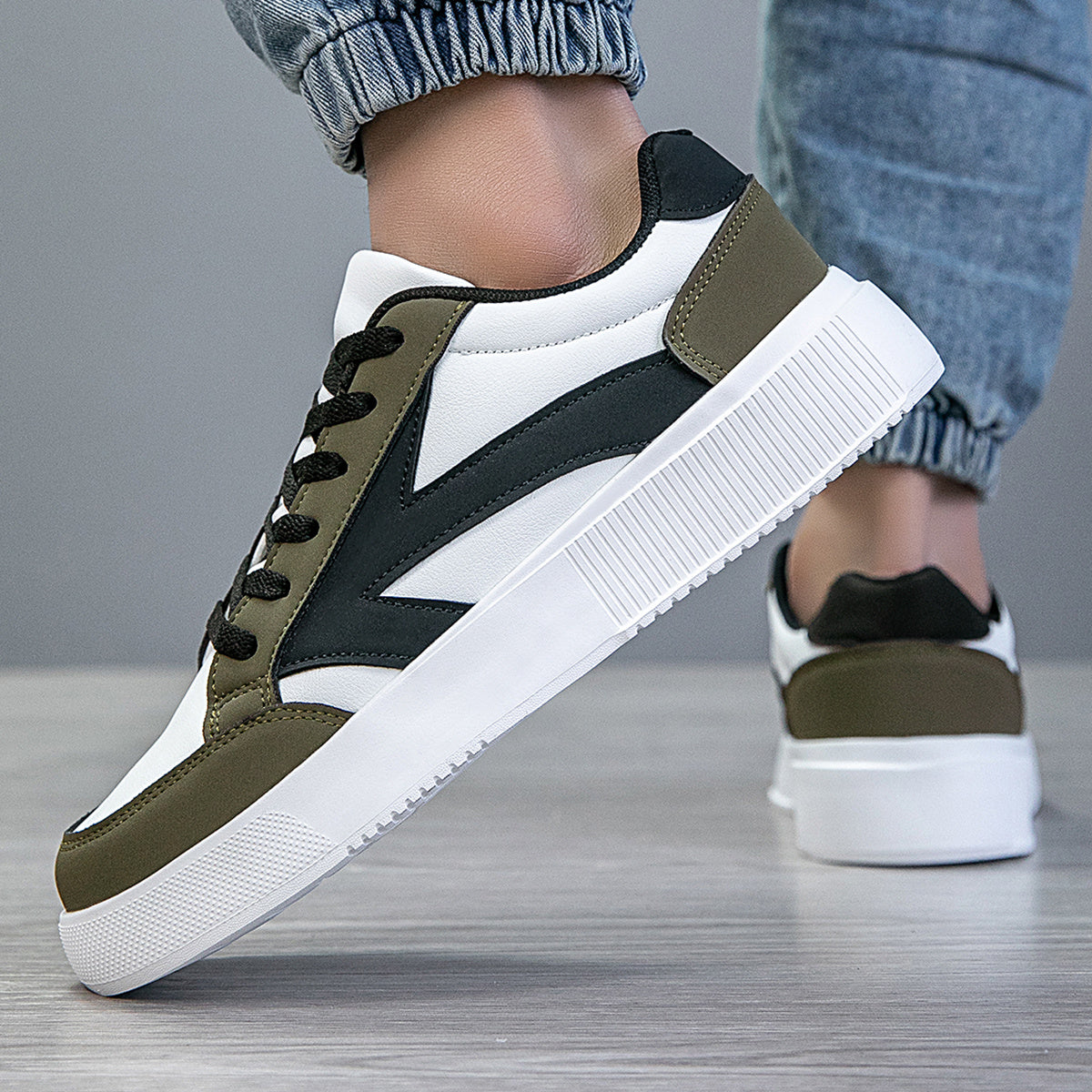 Men's Low-Top PU Skate Sneakers with Cushioned EVA Sole