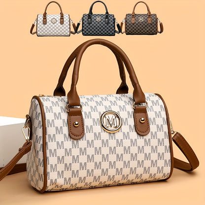 Նոր MINI կանացի նորաձև ուսապարկը՝ դասական մոնոգրամայով և ոսկեգույն «M» լոգոտիպով։ Այն կարող է կրվել խաչաձև և ունի անջատվող ուսային գոտի, ինչը այն հարմար է դարձնում ամենօրյա զբոսանքների, աշխատանքի, ճանապարհորդության և երեկույթների համար։