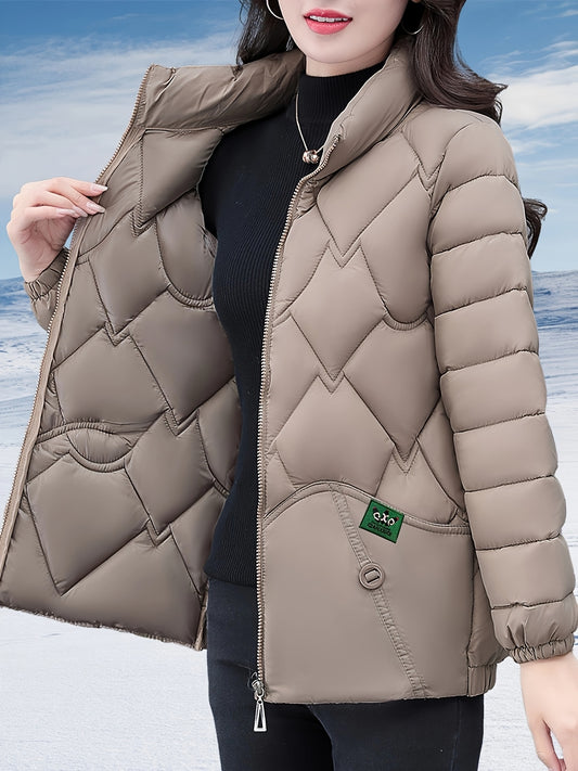 Կանացի ոճային ձմեռային վերարկու՝ սև, եղևնու ոսկեզօծ նախշով, լայնացած եզրով և H-աձև ուրվագիծով, երկար թևքերով, չձգվող գործվածքով, միայն ձեռքով լվացվող, ճապոնա-կորեական ոճով՝ առօրյա և պաշտոնական առիթների համար։