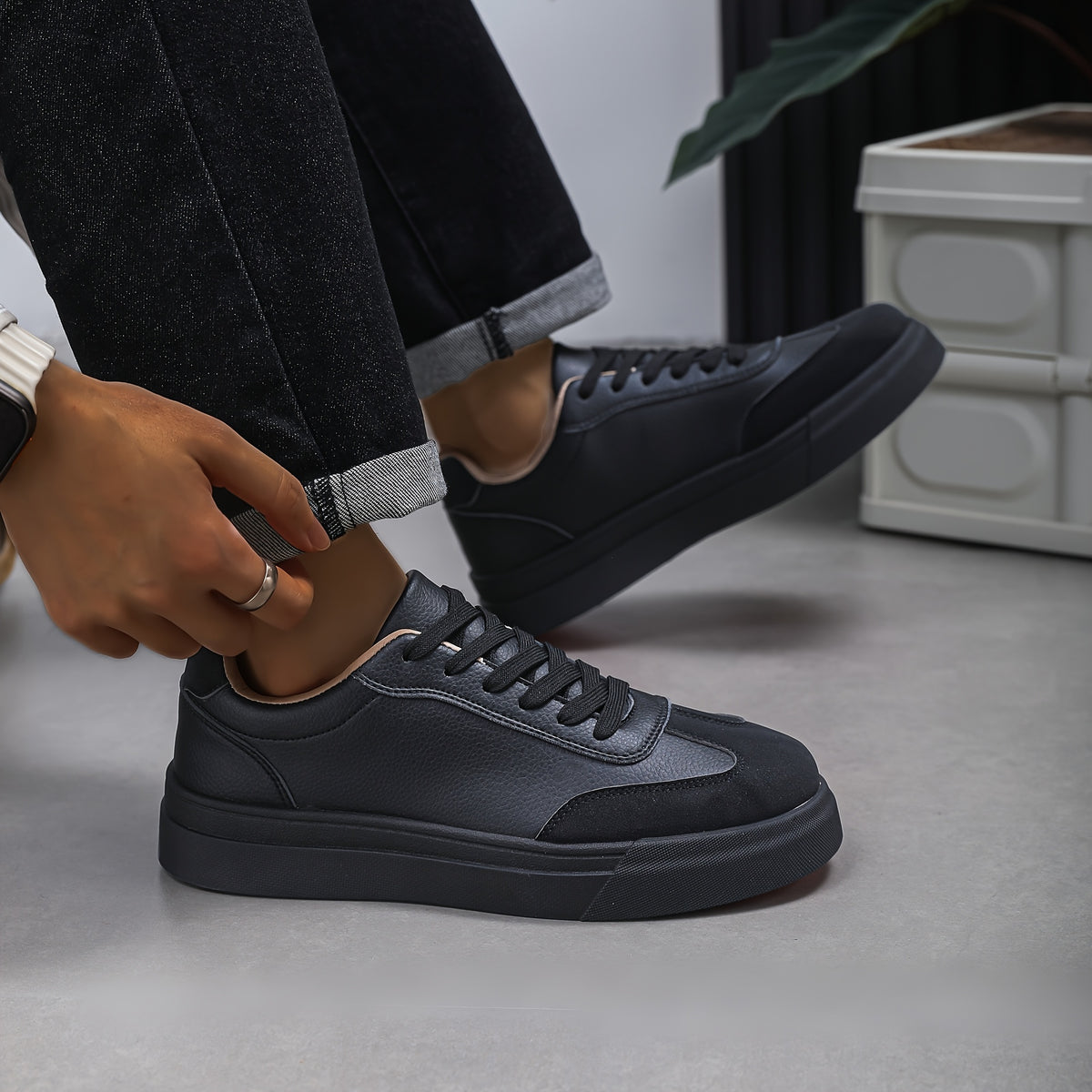 Men's Casual Low-Top Sneakers PU Upper Flat Sole Vintage Style