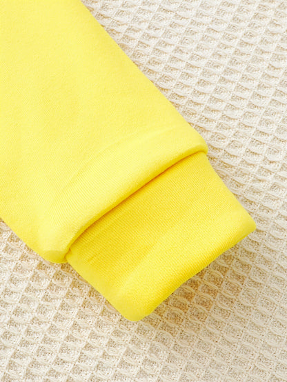 Warner Series տղաների աշուն/ձմեռ նոր «Թոմը և Ջերին» շարքի հավաքածու. դասական նոստալգիկ դեղին վերնաշապիկ՝ Թոմի և Ջերիի տառերով նախշերով և սև տաք բրդյա աստառով տաբատ, 2 կտորից բաղկացած հարմարավետ առօրյա հագուստ: