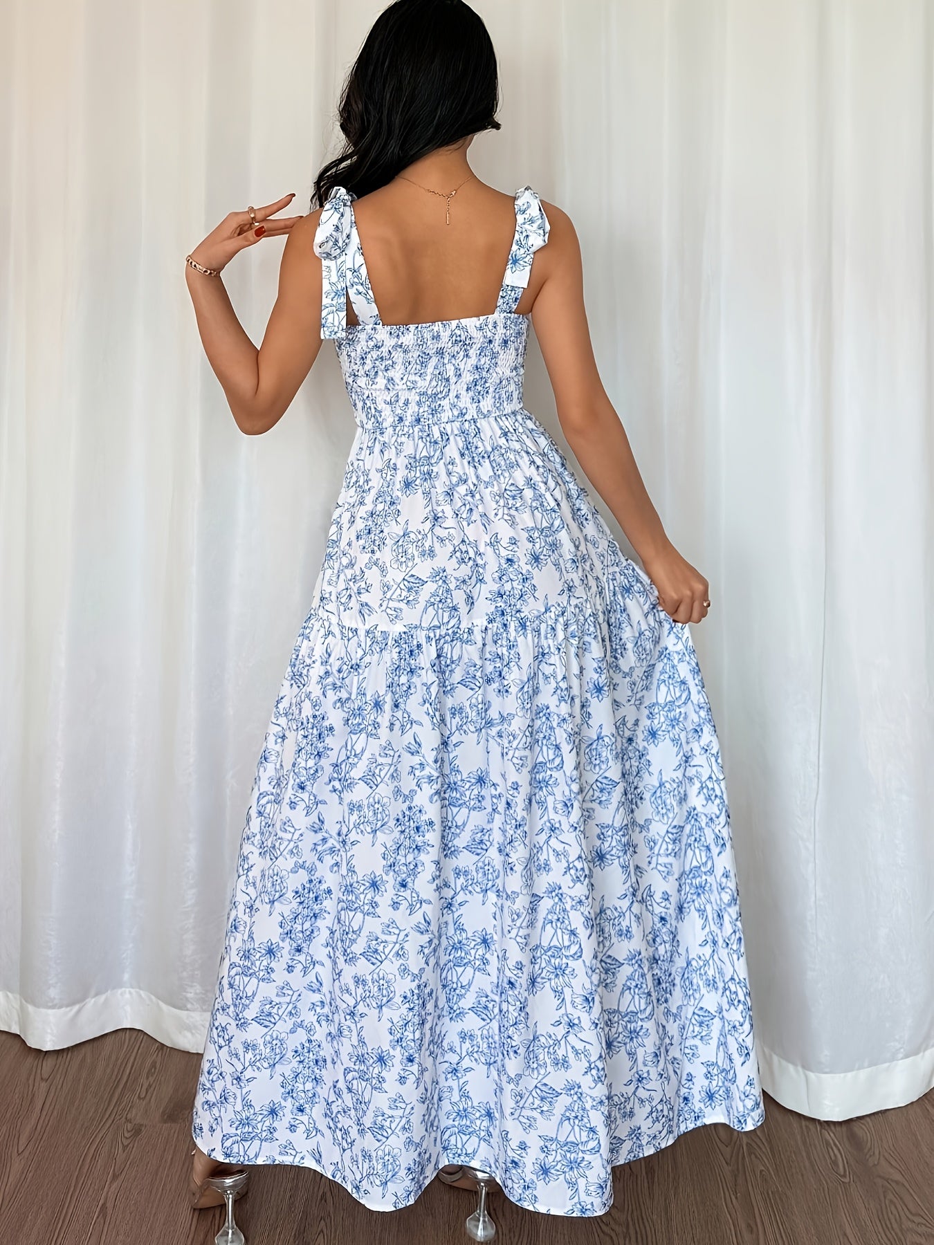 Elegant Sleeveless Floral Summer Dress with Square Neck