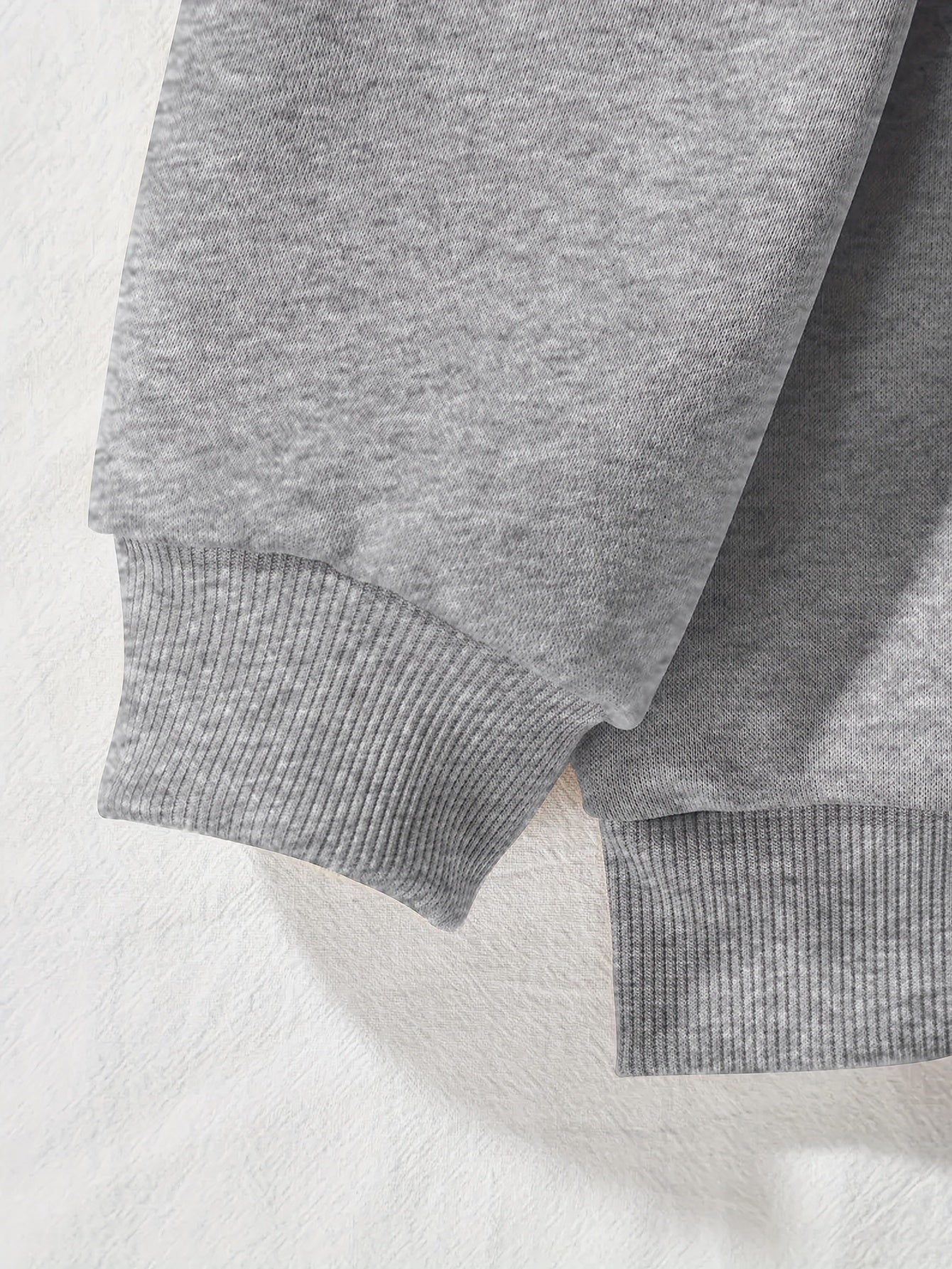 Women's Red Christmas Tree & Lettering Sweater - Cozy Winter Pullover with Round Neck Long Sleeve, Thickened Sweating-Reducing Blouse for Xmas Party Outfits, Family Gatherings (Machine Washable, Autumn/Winter Clothing)