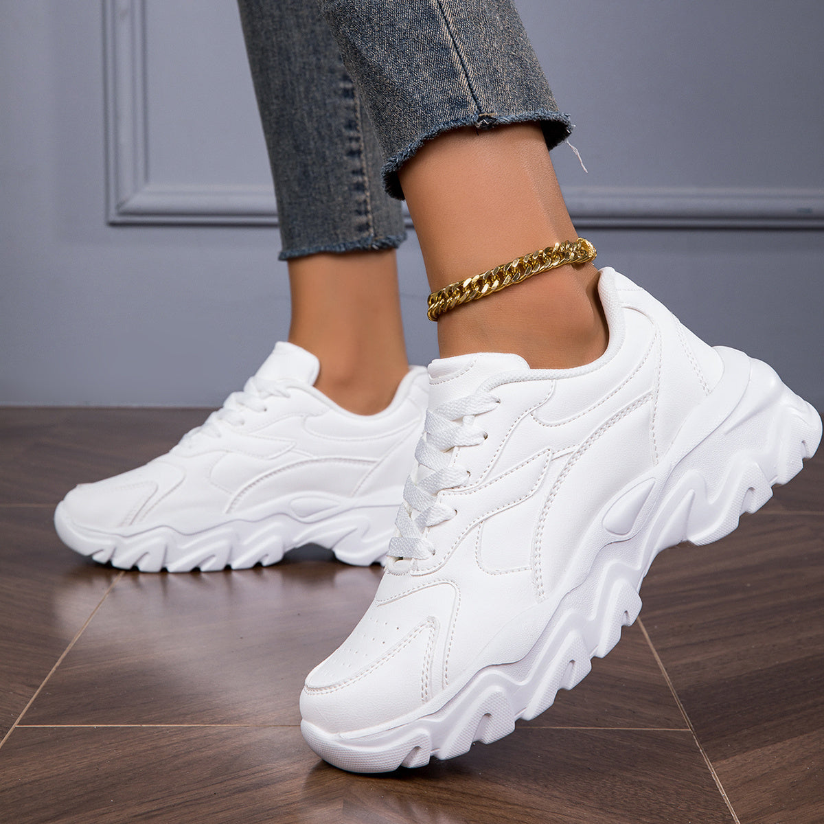Women's Casual Sneakers, Fashionable White Low-Top Lace-Up Shoes for Walking And Shopping