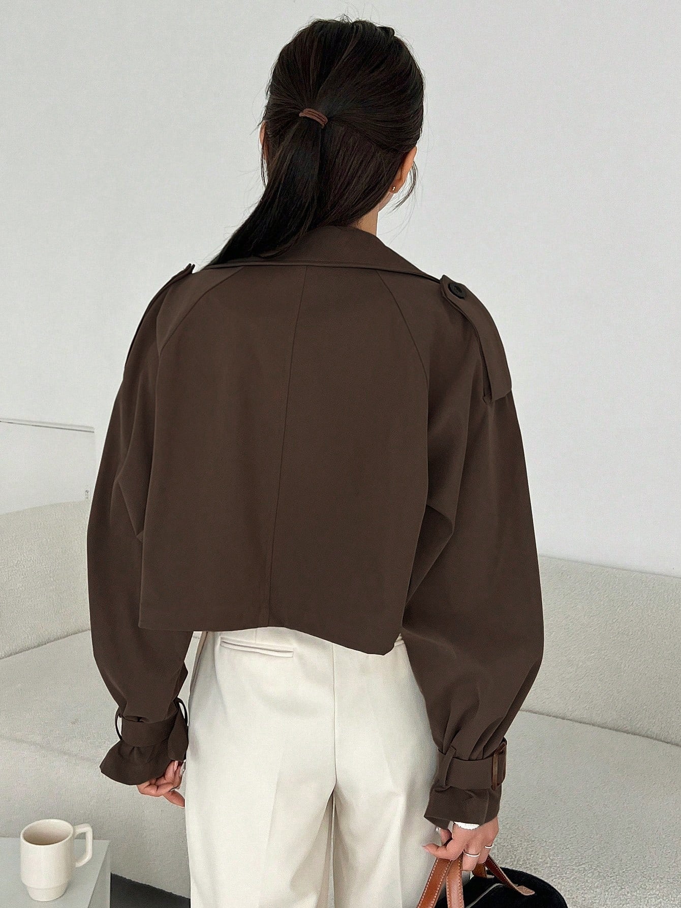 Կանացի էլեգանտ միագույն կարճ քամուց պաշտպանիչ բաճկոն - թեթև, բազմակողմանի վերնազգեստ առօրյա և պաշտոնական հանդերձանքի համար, հեշտ խնամքի համար՝ ձեռքով լվացում/քիմմաքրում, դիմացկուն գործվածք