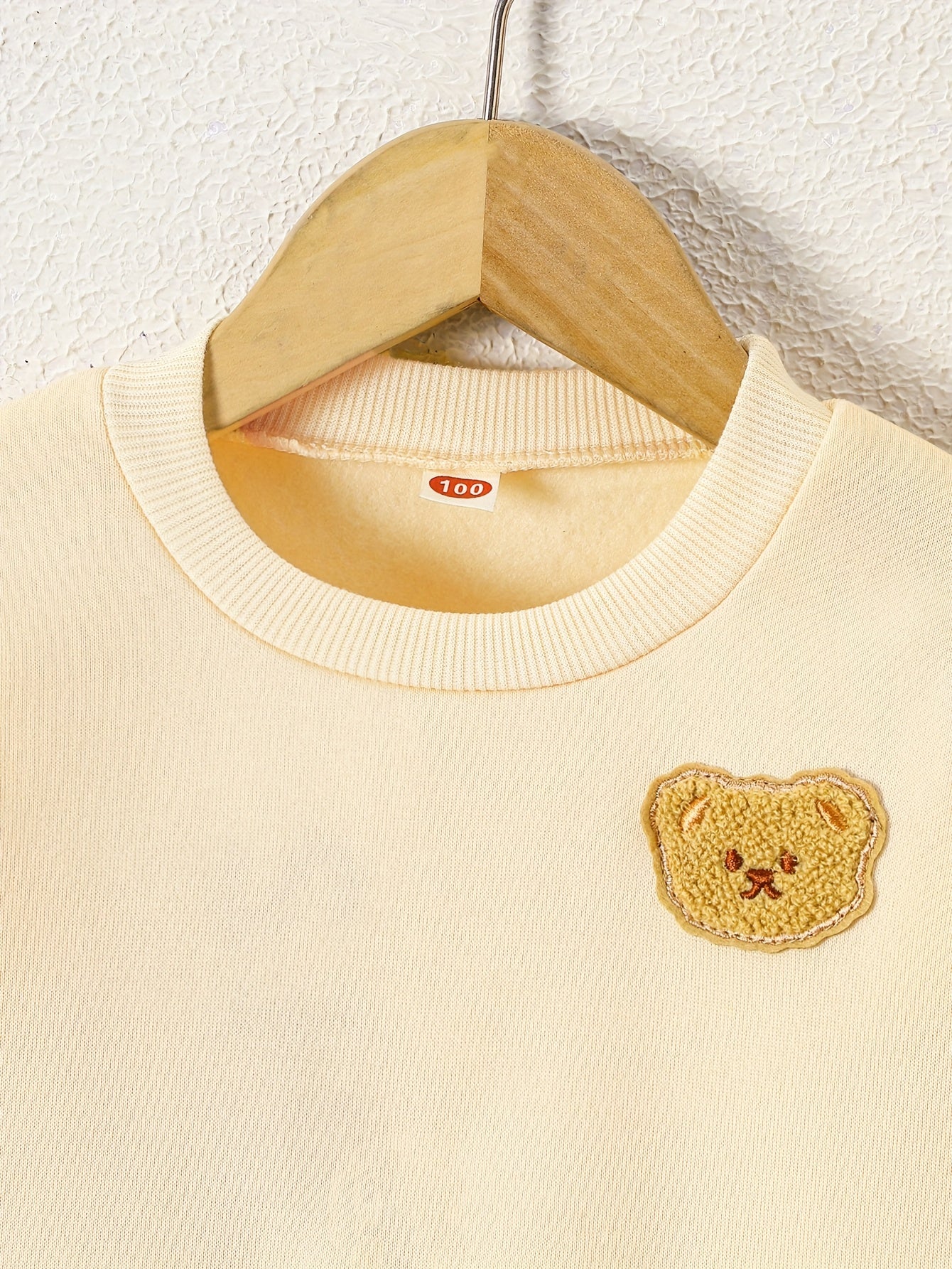 2pcs, Boys' Round Neck Sweatshirt Set, Suitable for Boys Aged 1-8, Fashionable Cartoon Bear Patch, Slightly Stretchy Fabric, Warm Fleece-Lined for Autumn and Winter, Ideal for Casual Sports Wear, Minimalist Style Perfect as a