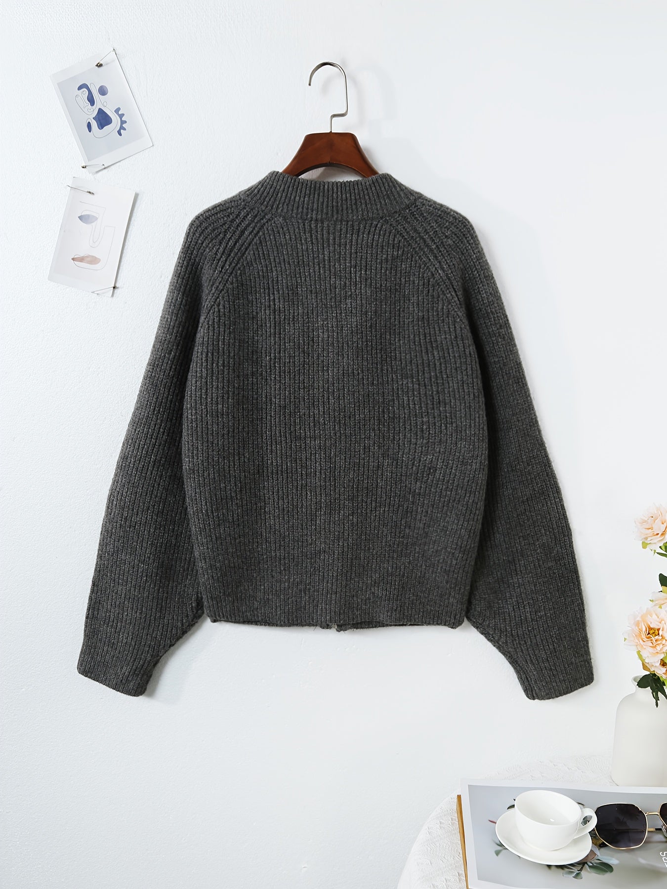 Նոր աշուն-ձմեռ՝ ազատ, նորաձև, կայծակաճարմանդով սվիտեր-բաճկոն, միագույն, առօրյա կարդիգան՝ երկար ուսերի կարերով և կարճ երկարությամբ