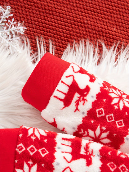 Տղաների համար նախատեսված ամանորյա, ասեղնագործված, սովորական չափսի, գլխարկով, երկար թևքերով, բրդյա բաճկոնով և տաբատով հագուստ՝ աշուն/ձմեռ, իդեալական է բացօթյա օգտագործման համար։