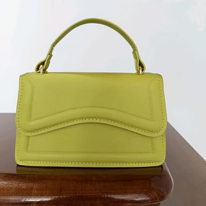 Թարմ և նորաձև փոքրիկ քառակուսի պայուսակ, մի ուսի վրա կրծկալով պայուսակ, երիտասարդական և հաճելի ոճով, մագնիսական ճարմանդով փակվող պայուսակ, միագույն, ինտերնետում հայտնի և սիրված պայուսակ