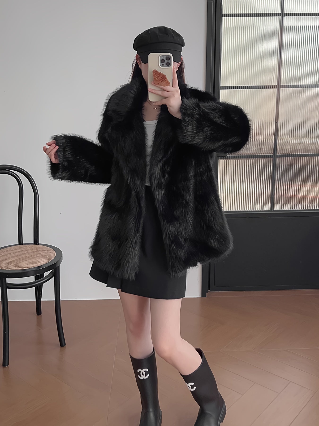 2025 New Autumn/Winter Women's Short Faux Fur Coat with Lapel, Fuzzy Short Outerwear, Casual Fashion Thickened Faux Fur Overcoat
