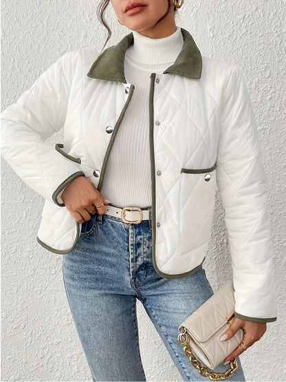 Կանացի նորաձև, էլեգանտ, երկգույն գործվածքից կարճ բաճկոն, գունային բլոկներով օձիք, երկար թևքերով, հարմար է բոլոր առիթների համար, աշնանային և ձմեռային