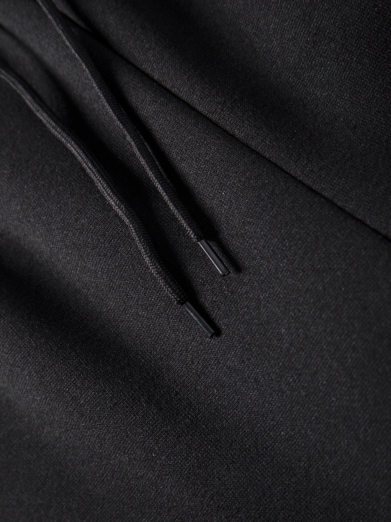 Աշնանային-ձմեռային տղամարդու գլխարկով սպորտային հագուստի հավաքածու, պարզ դասական, բազմակողմանի հագուստ՝ կայծակաճարմանդով, աստառապատ տաք բաճկոնով և լարով սպորտային տաբատով՝ առօրյա և հանգստի համար։