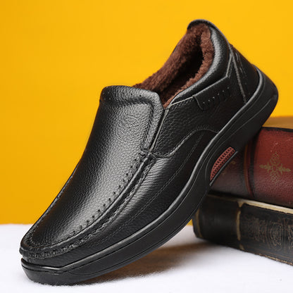 A Pair of Genuine Leather Men'S Shoes, Featuring Warm And Cozy Casual Leather Shoes with Plush Lining for Autumn And Winter. Made from High-Quality First-Layer Cowhide, The Shoe'S Surface Showcases a Delicate Texture That Hig