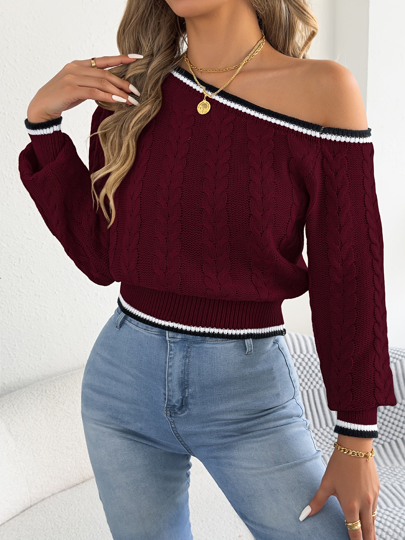 Աշնանային և ձմեռային առօրյա արձակուրդային երկար թևքերով, ուսերից բաց վերնաշապիկ, գոտկատեղով, գծավոր կարով կանացի կարդիգան