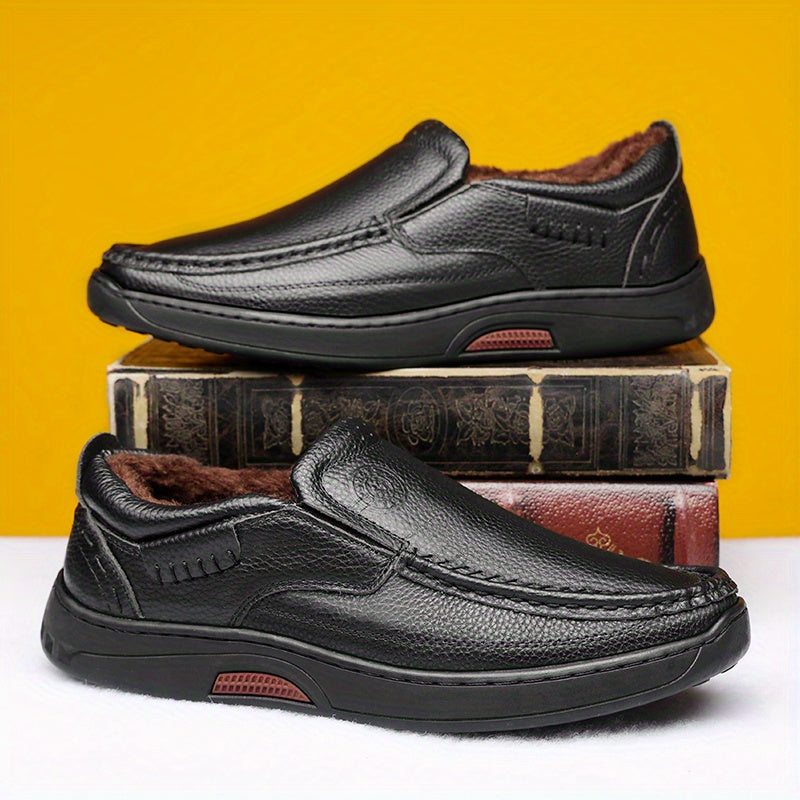 A Pair of Genuine Leather Men'S Shoes, Featuring Warm And Cozy Casual Leather Shoes with Plush Lining for Autumn And Winter. Made from High-Quality First-Layer Cowhide, The Shoe'S Surface Showcases a Delicate Texture That Hig