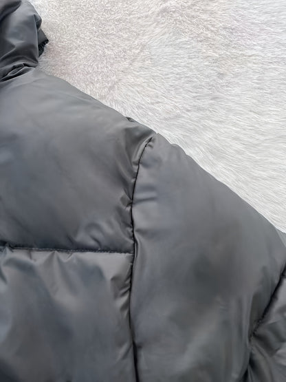 Կանացի նորաձև ձմեռային կայծակաճարմանդով և գլխարկով բաճկոն - ամենօրյա, հաստ վերնազգեստ գրպաններով, երկար թևքերով, չձգվող գործվածք, միագույն, 100գ/մ², իդեալական է ցուրտ եղանակի համար, ձմեռային հագուստ