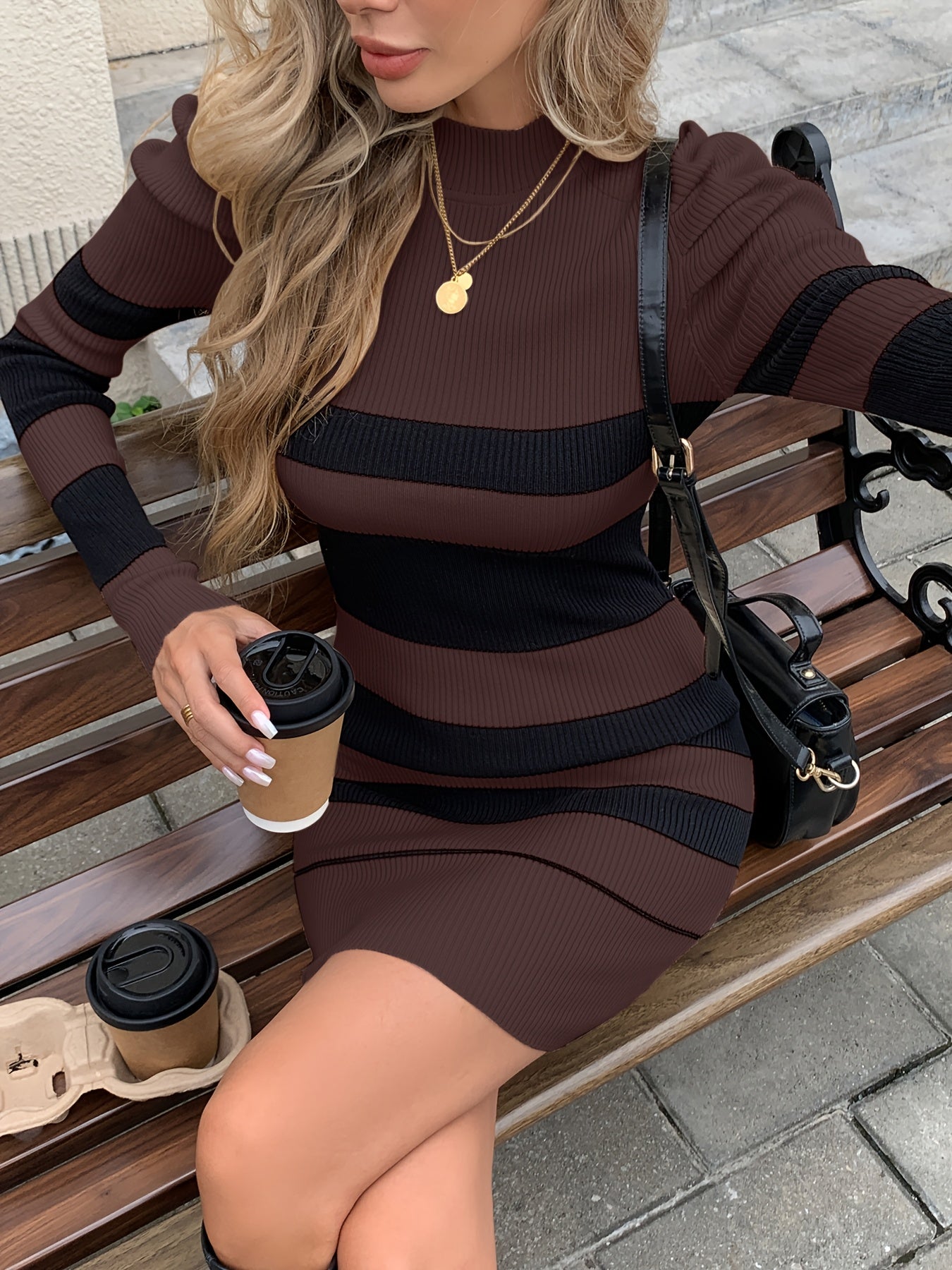 Էլեգանտ ձմեռային կարճ զգեստ Poinçon d'Asymétrie-ով, ասիմետրիկ շերտավոր թևքերով - բարձր վզնոցով H-գծի կերպարը գրկող զգեստ, մինչև ծնկները երկարությամբ կարճ տաբատ՝ աշնանային/ձմեռային երեկույթների, հարսանիքների և հատուկ առիթների համար (ոչ)