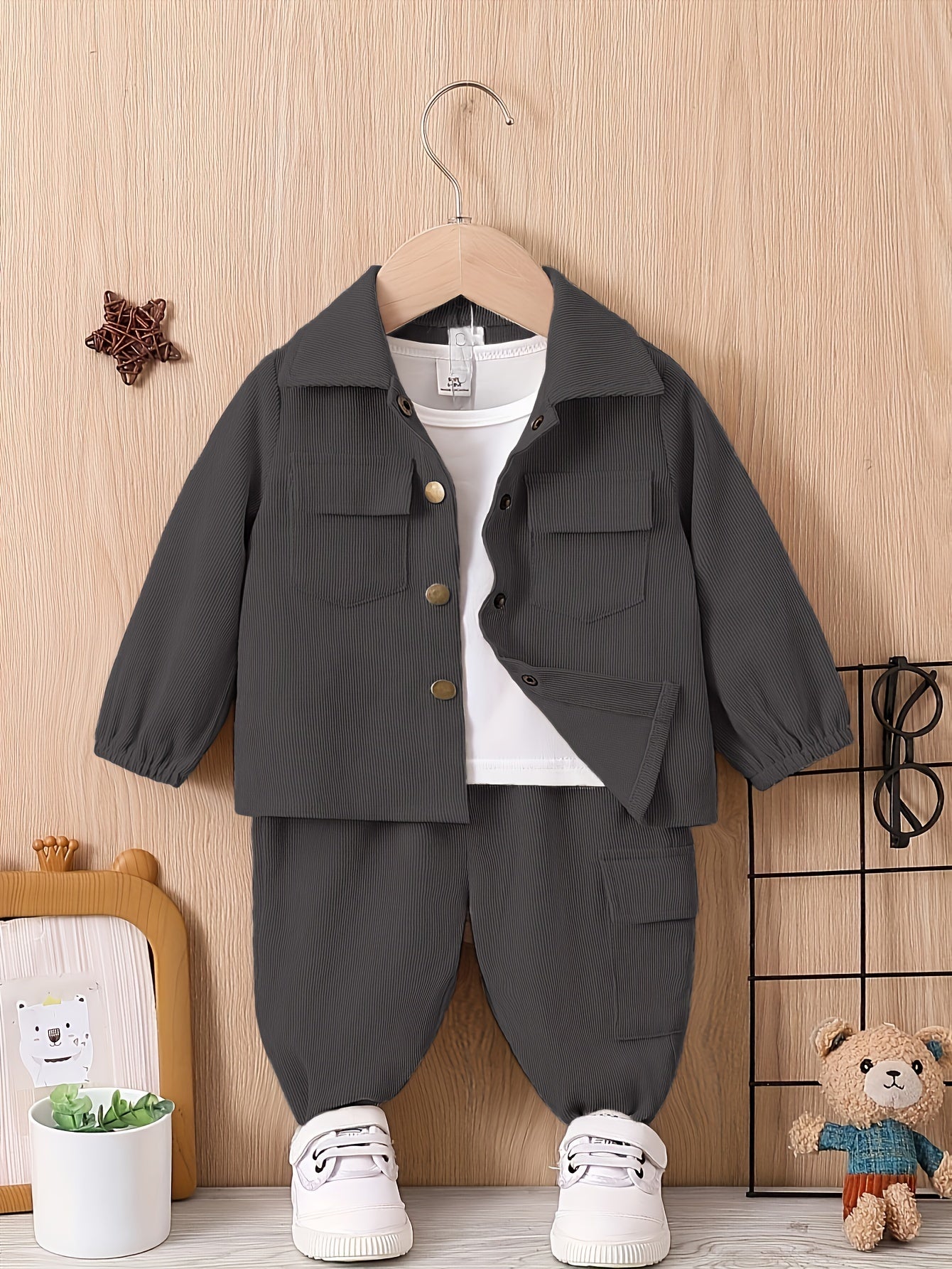 2pcs Boys' Casual Outfit Set - Light Gray Polyester Cargo Pants & Button-Up Shirt with Pockets, Machine Washable - Perfect for Fall/Winter, Autumn Toddler Outfit|Cargo Pants Outfit|Functional Pockets Design, Perfect for Outdo