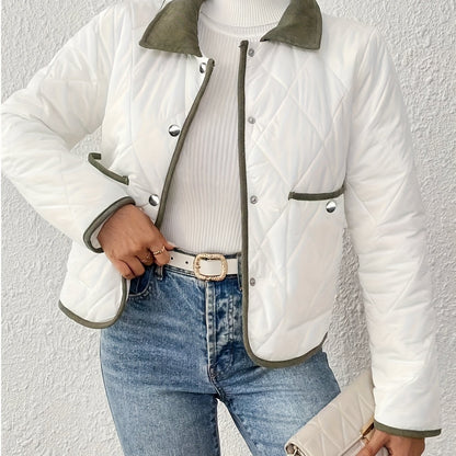 Կանացի նորաձև, էլեգանտ, երկգույն գործվածքից կարճ բաճկոն, գունային բլոկներով օձիք, երկար թևքերով, հարմար է բոլոր առիթների համար, աշնանային և ձմեռային