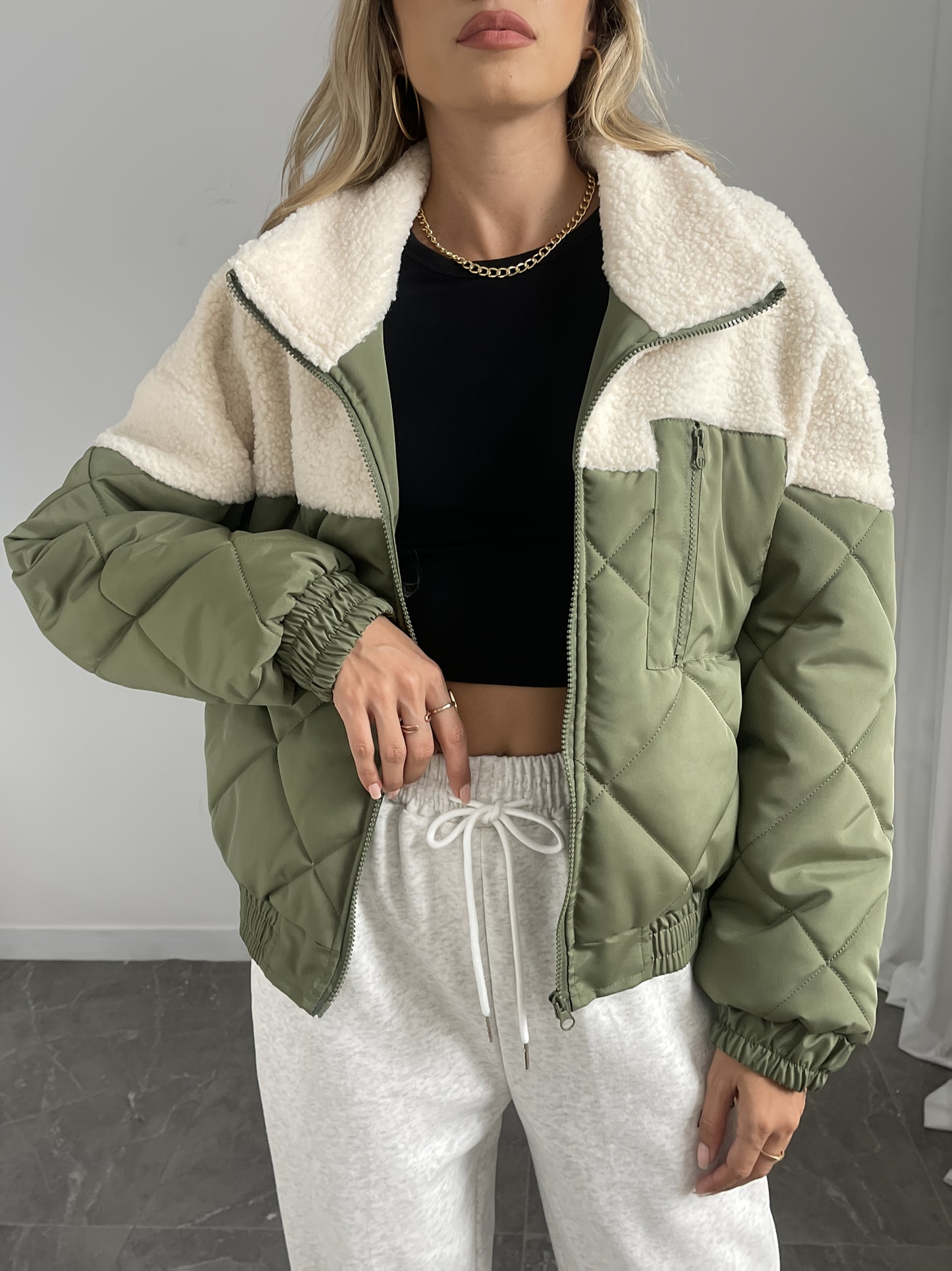 Women'S Elegant Color Block Zip-Up Jacket - Long Sleeve Stand Collar Warm Coat with Beige & Black Patchwork, Regular Fit Autumn Winter Outerwear, Casual Chic Layering Piece, Winter Jacket, Seasonal Fashion, Durable Fabric, St