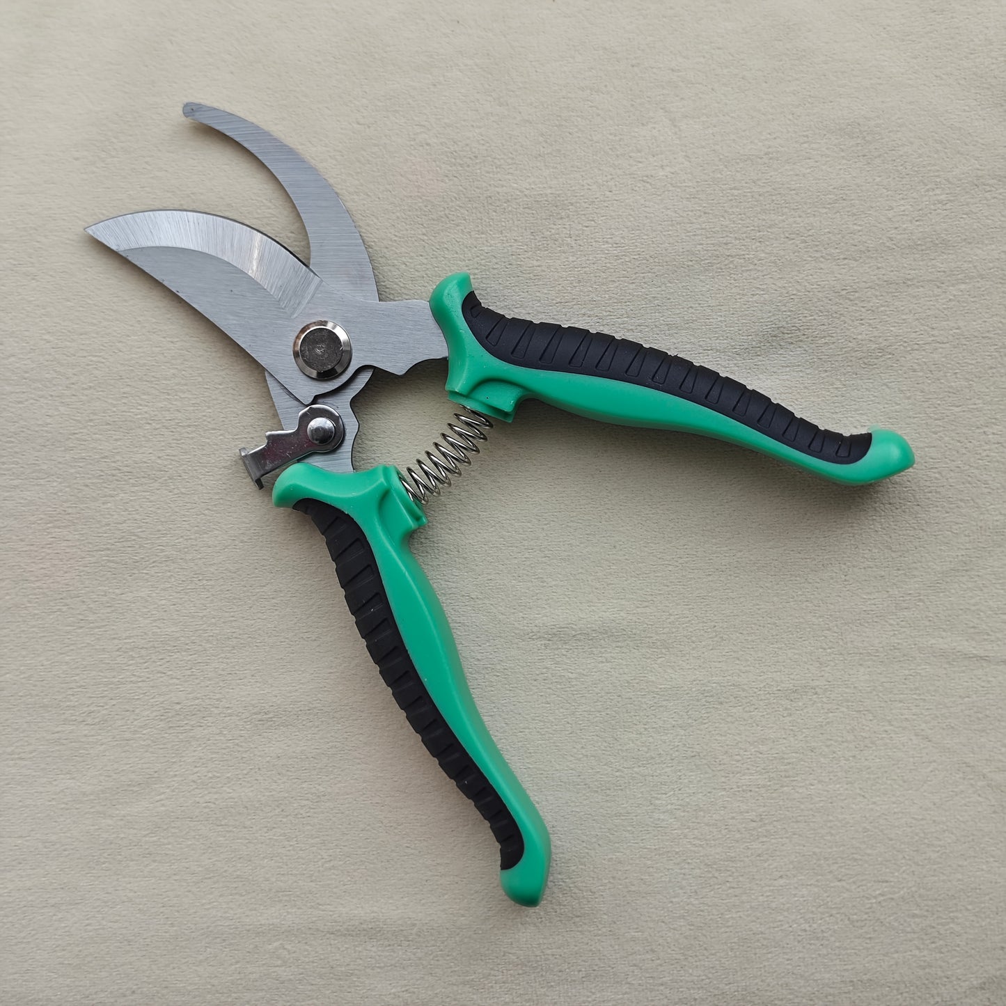 Gardening Scissors | Comfortable Grip, Spring-Assisted, Sharp and Non-Slip, Ideal for Pruning Branches and Flowers, Modern Stainless Steel Blades