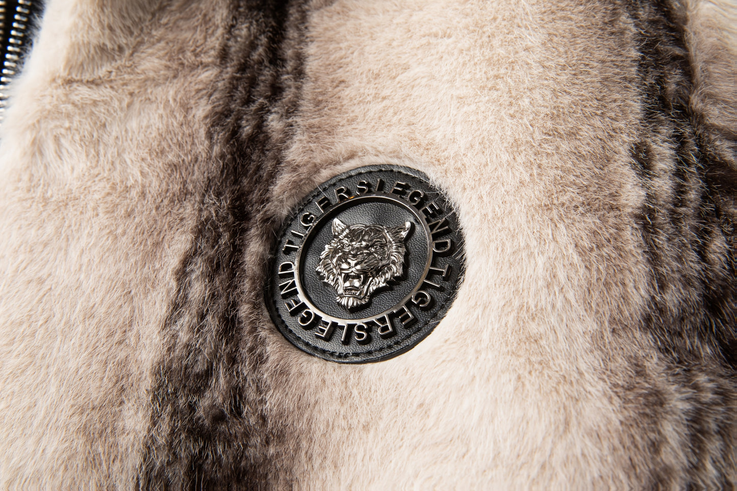 Men'S Winter Faux Fur Coat - Warm Color-Block Lapel Collar Jacket with Zipper Closure, Black & Beige Contrast Design, Regular Fit for Casual & Formal Wear, Polyester Lining, Stylish Streetwear, Faux Fur Coat