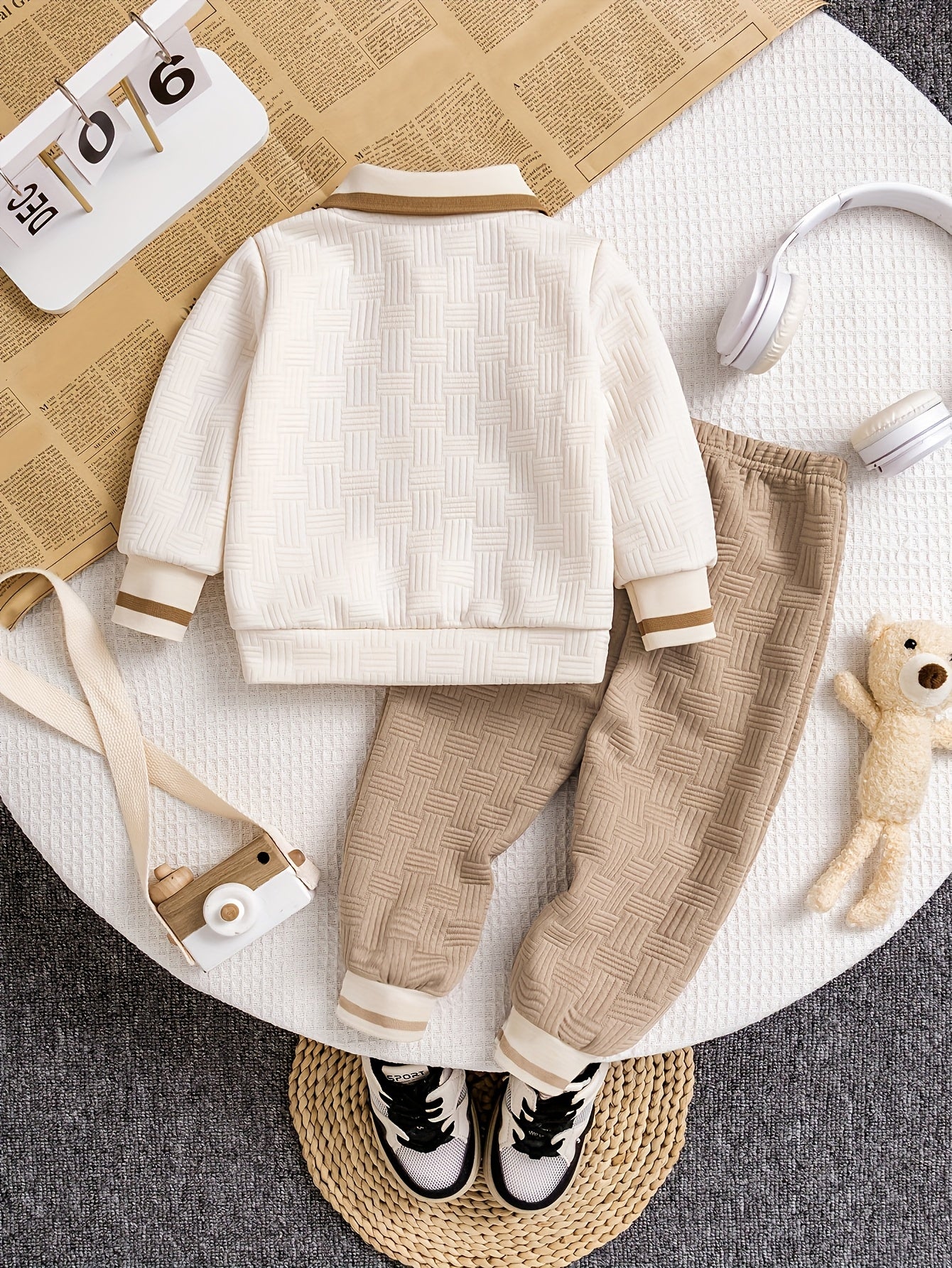 2 հատ տղաների համար նախատեսված աշուն/ձմեռ նորաձև, կողավոր, պատչվորք, սիրուն արջուկ-պանդա օձիքով, ժակարդե միագույն սվիտեր և միագույն ժակարդե տաբատ, ամենօրյա, նորաձև հավաքածու, իդեալական է բացօթյա օգտագործման համար