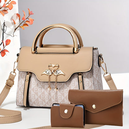 Կանացի պայուսակների հավաքածու՝ երեք հատից բաղկացած. տպագիր ուսի պայուսակներ, ոճային ձեռքի պայուսակներ և բազմակողմանի ուսապարկեր՝ մարմնին կպցնելու համար