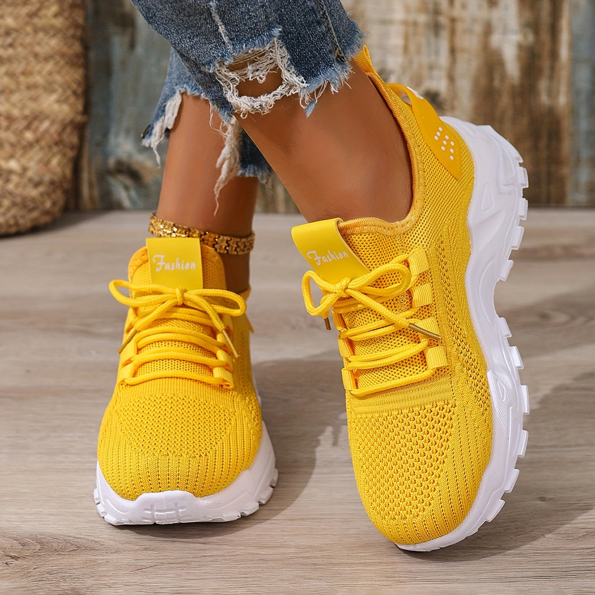 Women's Lightweight Lace-Up Fly-Woven Sneakers for Outdoor Running
