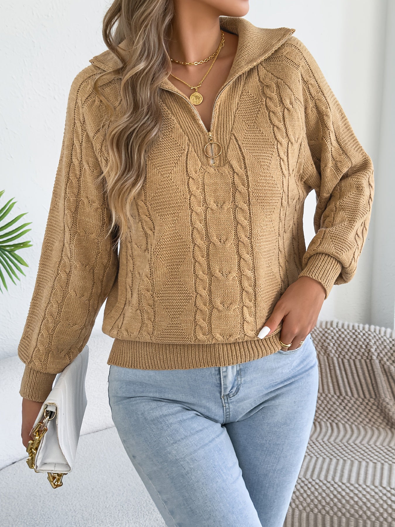 Աշնանային և ձմեռային հանգստի համար նախատեսված պուլովեր սվիտեր՝ միագույն, կայծակաճարմանդով և կոճղակապով, կանացի սվիտեր