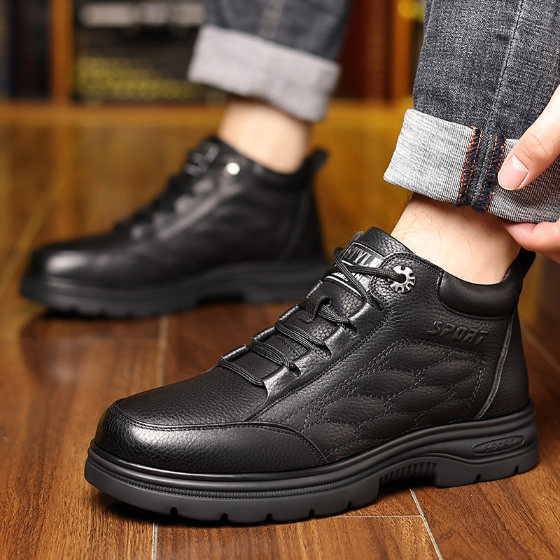 Տղամարդու բացօթյա ամենօրյա կոշիկներ, հարմարավետ կապիչներով դիզայն, մաշվածությանը դիմացկուն և չսահող ներբան, հարմար է ձմեռային լեռնագնացության և ամենօրյա առիթների համար, դասական բարձրակրունկ աշխատանքային կոշիկներ