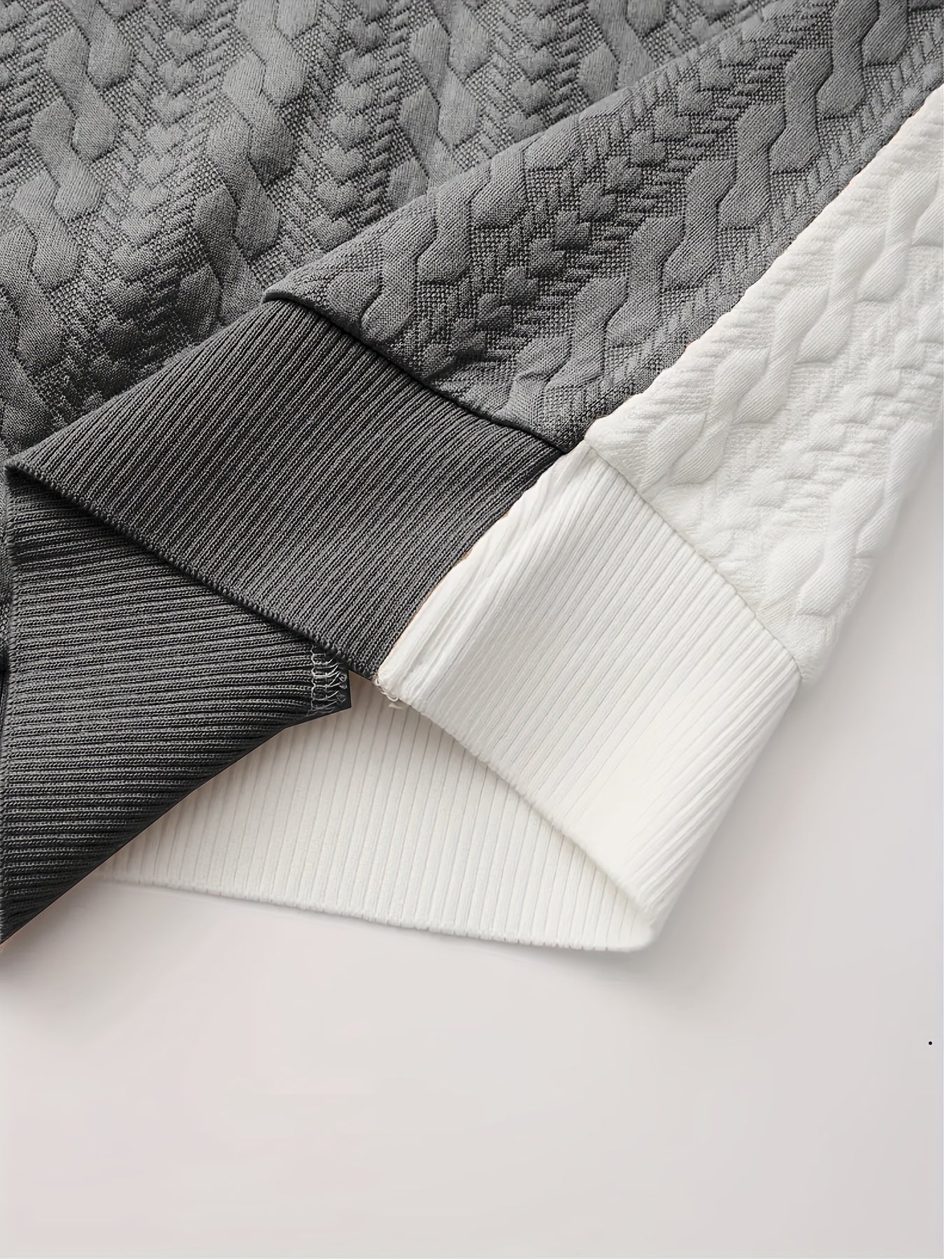 Նոր աշնանային և ձմեռային տղամարդու սվիտեր՝ ժակարդի փոքր սրտիկներով գործվածքից, հարմար է սպորտի, հանգստի, վազքի և ֆիթնես մարզումների համար, ունի երկար թևքեր։