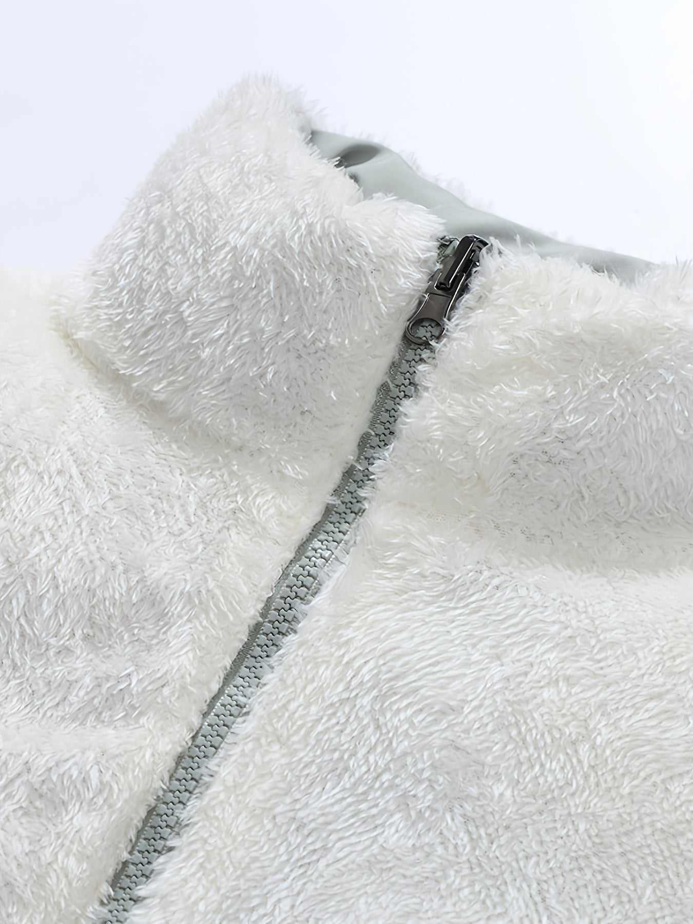 Տղամարդու երկկողմանի բրդյա ծածկույթով հաստ բաճկոն՝ առօրյա կանգնած օձիքով՝ տառերի տպագրությամբ, սովորական չափսերով, գրպաններով, պոլիեսթերային լցոնով, բազմակողմանի աշուն/ձմեռ համար, ձմեռային բաճկոն