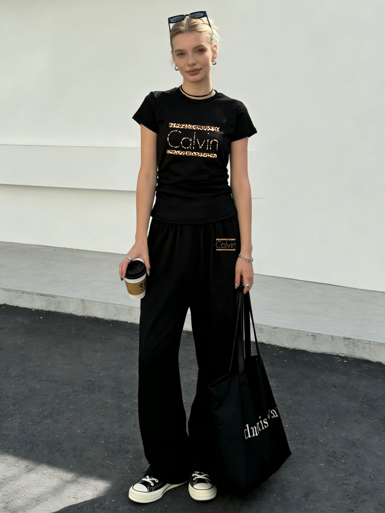 Women’s Y2K T-Shirt & Pants Set with Slim Fit and Print