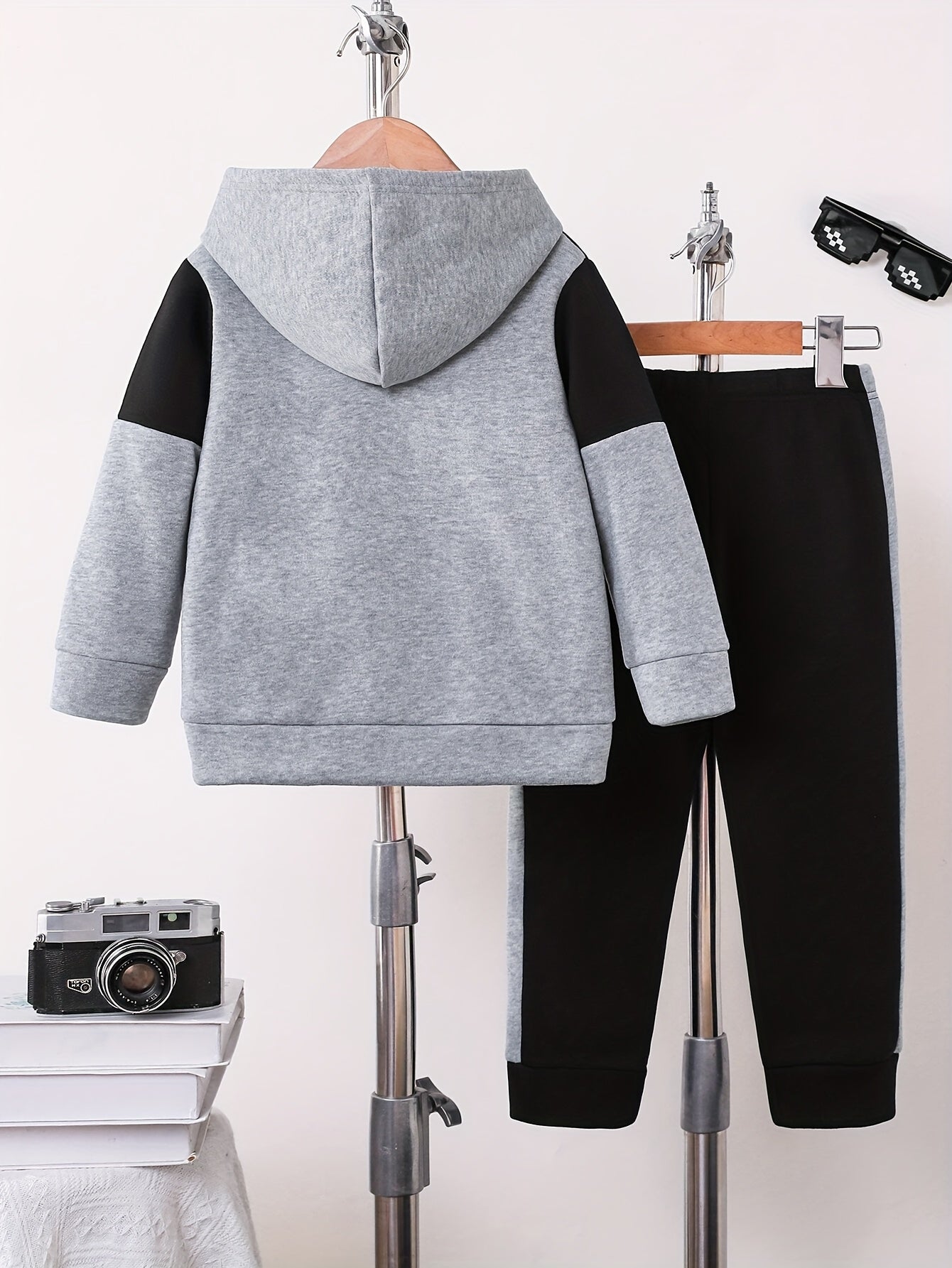 2pcs Boys' Autumn/Winter Fleece-Lined Hooded Sweatshirt and Pants Set, Simple Letter Print Fashion Classic Outfit for Outdoor Sports and Casual Wear, 100% Polyester Knit Stretch Fabric, Ideal Gift Choice for Kids, Perfect for