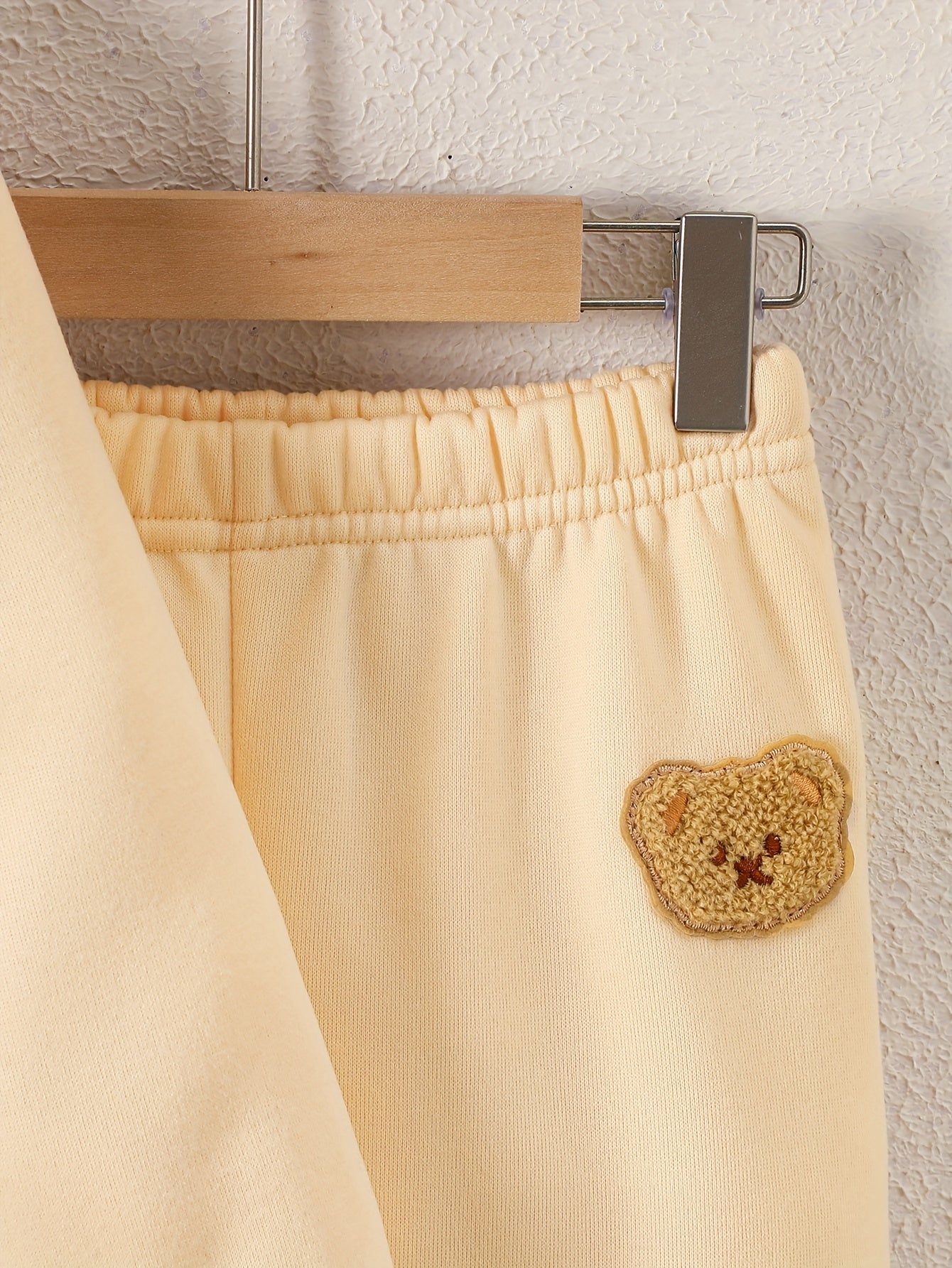 2pcs, Boys' Round Neck Sweatshirt Set, Suitable for Boys Aged 1-8, Fashionable Cartoon Bear Patch, Slightly Stretchy Fabric, Warm Fleece-Lined for Autumn and Winter, Ideal for Casual Sports Wear, Minimalist Style Perfect as a