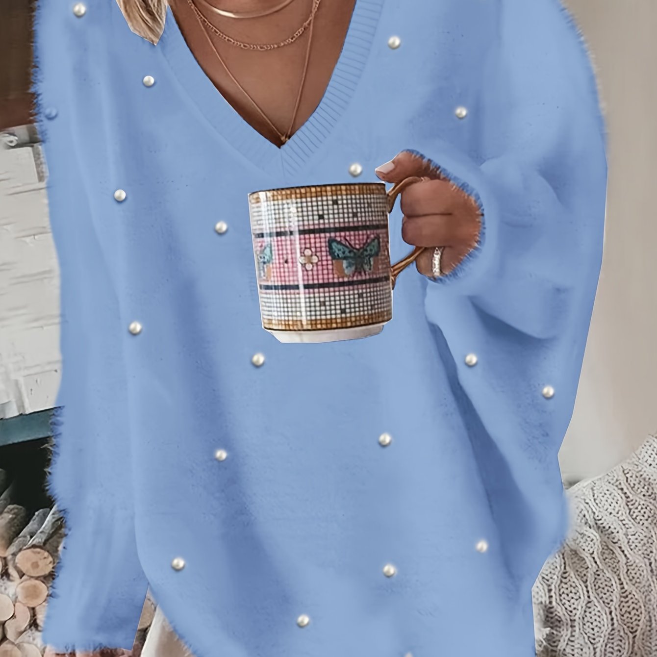 Մեծ չափս - Կանացի հարմարավետ դեղին V-ձև օձիքով սվիտեր՝ մարգարիտ կոճակներով և բրդյա եզրերով թևքերով - Ասիմետրիկ եզր, երկրաչափական նախշ, առօրյա ձմեռային սվիտեր առօրյա հագուստի համար, Ձմեռային հագուստ | V-ձև օձիքով սվիտեր | Մարգարիտ կոճակների մանրամասներ, Sw