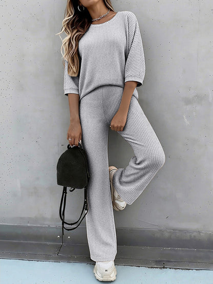 A Two-Piece Set Featuring a Solid Color Batwing Short-Sleeve T-Shirt with a Round Neck And Casual Wide-Leg Stretchy Pants - ayq