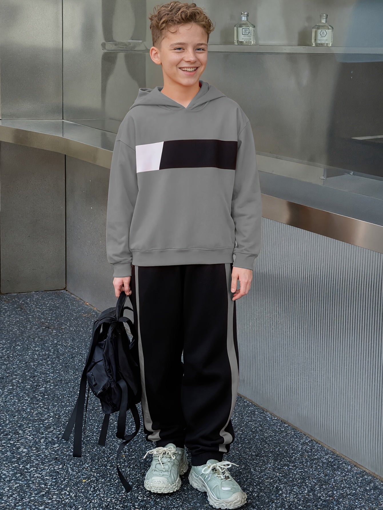 2 հատ տղաների ձմեռային գլխարկով մարզահագուստ և տաբատ - տաք սվիտեր համապատասխան երկար տաբատով, գունային բլոկներով վերնաշապիկ (հարմար է մեծ երեխաների և երեխաների համար) - լվացքի մեքենայով լվացվող 2 հատի հավաքածու, իդեալական է բացօթյա օգտագործման համար