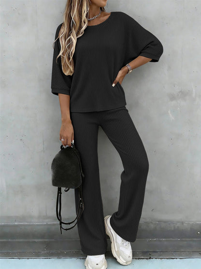 A Two-Piece Set Featuring a Solid Color Batwing Short-Sleeve T-Shirt with a Round Neck And Casual Wide-Leg Stretchy Pants - ayq