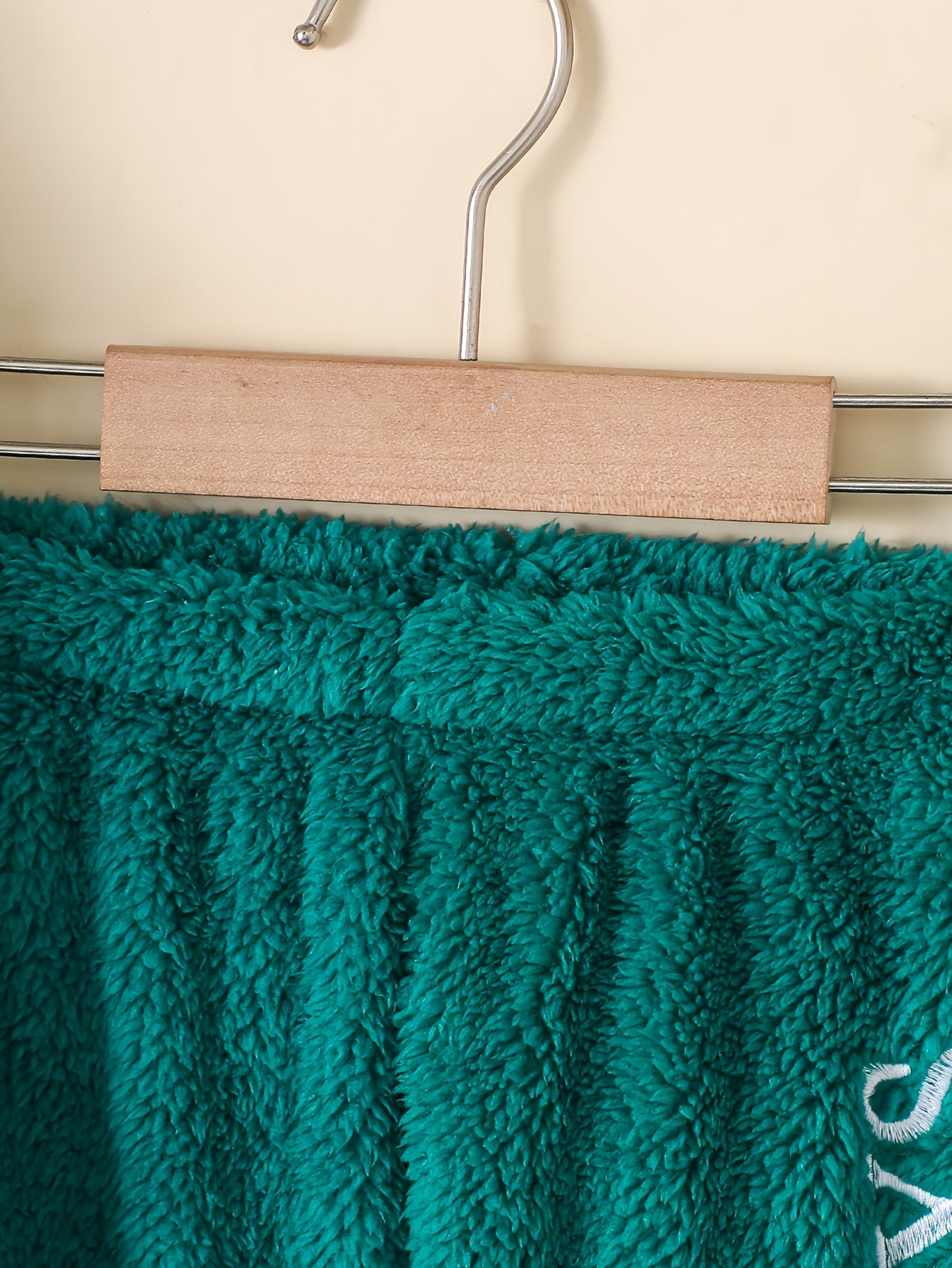 Տղաների աշուն/ձմեռ պարզ փափուկ տաք տառերով և գլխարկով սվիտեր վերնաշապիկ + ջերմային վազքի տաբատ՝ բացօթյա խաղերի համար, երկար թևքերով, ցուրտ եղանակի համար, երկու մասից բաղկացած, իդեալական է բացօթյա խաղերի համար