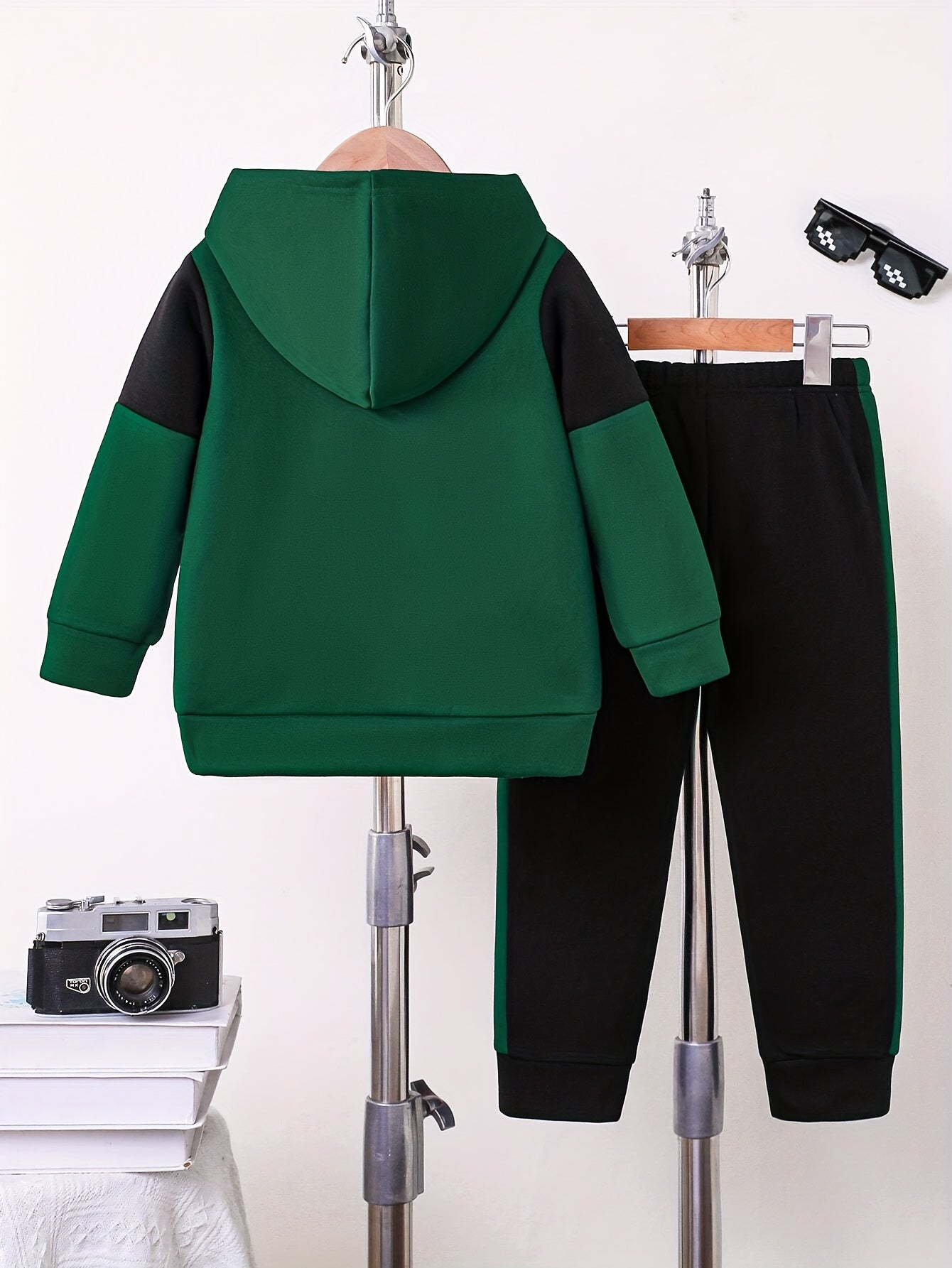 2pcs Boys' Autumn/Winter Fleece-Lined Hooded Sweatshirt and Pants Set, Simple Letter Print Fashion Classic Outfit for Outdoor Sports and Casual Wear, 100% Polyester Knit Stretch Fabric, Ideal Gift Choice for Kids, Perfect for