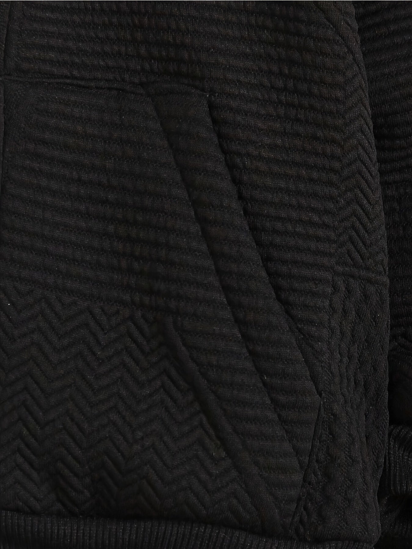 2 հատ տղաների համար նախատեսված առօրյա հագուստի հավաքածու, երկար թևքերով գլխարկով բաճկոն՝ ասեղնագործությամբ և կայծակաճարմանդով, երկրաչափական նախշերով տրիկոտաժե տաբատ, պոլիեսթերից և սպանդեքսի աստառով, սովորական չափսի՝ աշուն/ձմեռ, բացօթյա օգտագործման համար