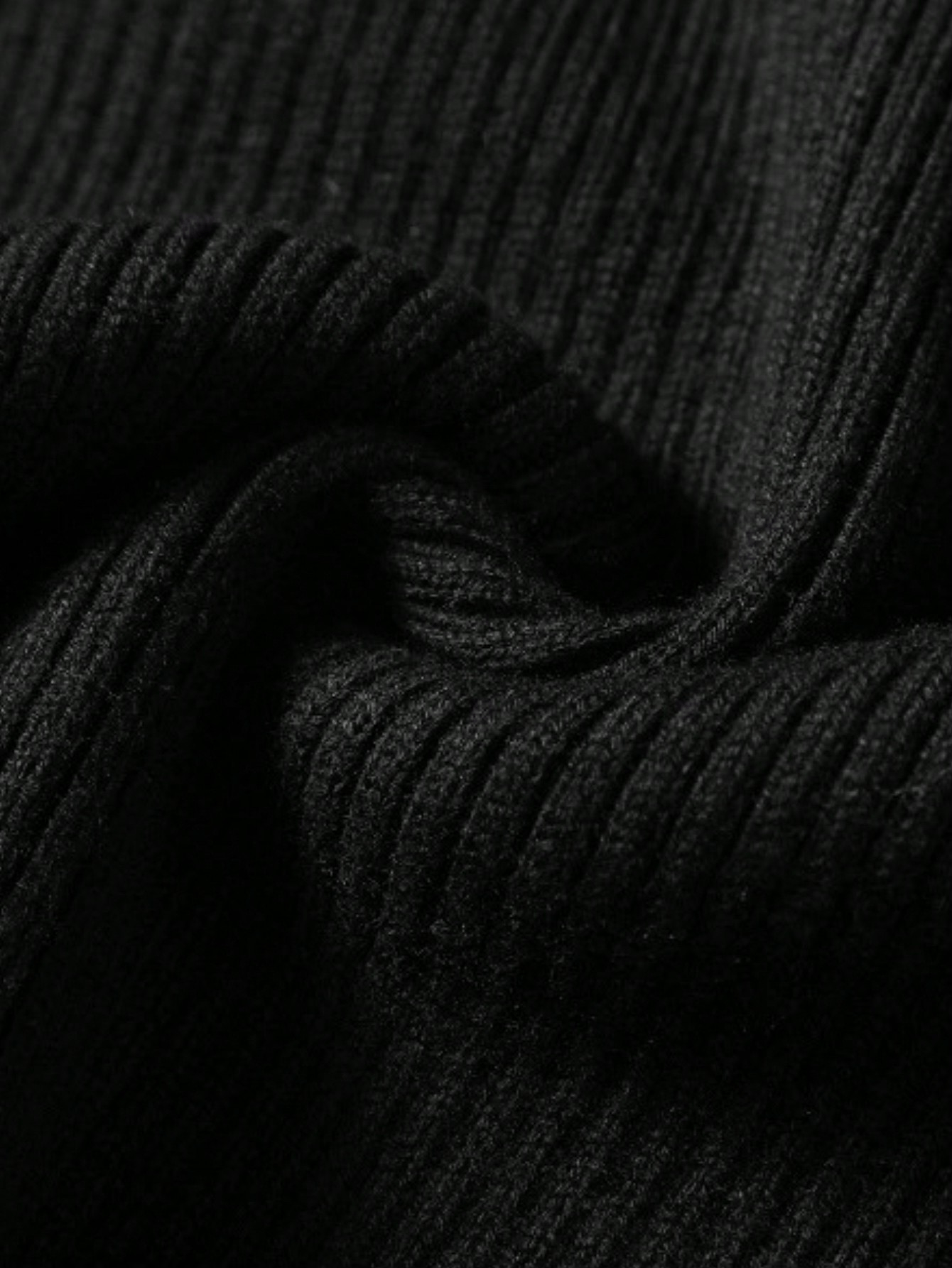 A Men'S Turtleneck Sweater Featuring Vertical Stripes, Designed for a Slim Fit with a Soft And Skin-Friendly Texture. The Textured Design Offers a Neat Appearance Without Being Cumbersome. This Style Is Suitable for Various O