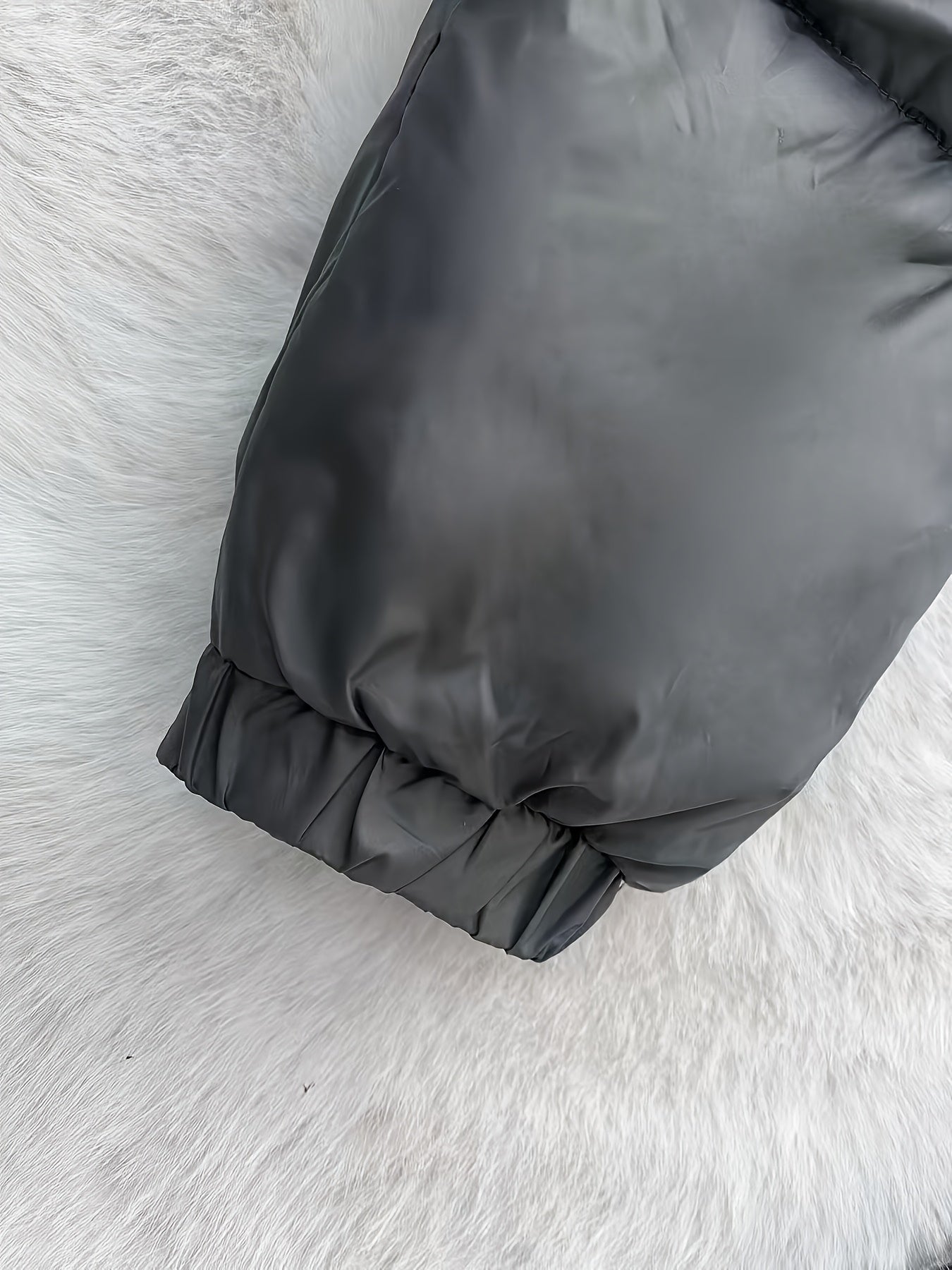 Կանացի նորաձև ձմեռային կայծակաճարմանդով և գլխարկով բաճկոն - ամենօրյա, հաստ վերնազգեստ գրպաններով, երկար թևքերով, չձգվող գործվածք, միագույն, 100գ/մ², իդեալական է ցուրտ եղանակի համար, ձմեռային հագուստ