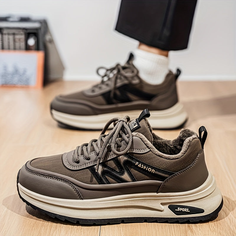 Տղամարդկանց ձմեռային ջերմային ցածրակրունկ սպորտային կոշիկներ՝ տաք, ամբողջությամբ սև, կլոր քթով, կապիչներով, հարմար են բացօթյա, ամենօրյա կրելու համար՝ ռետինե ներբանով և վերին մասով։